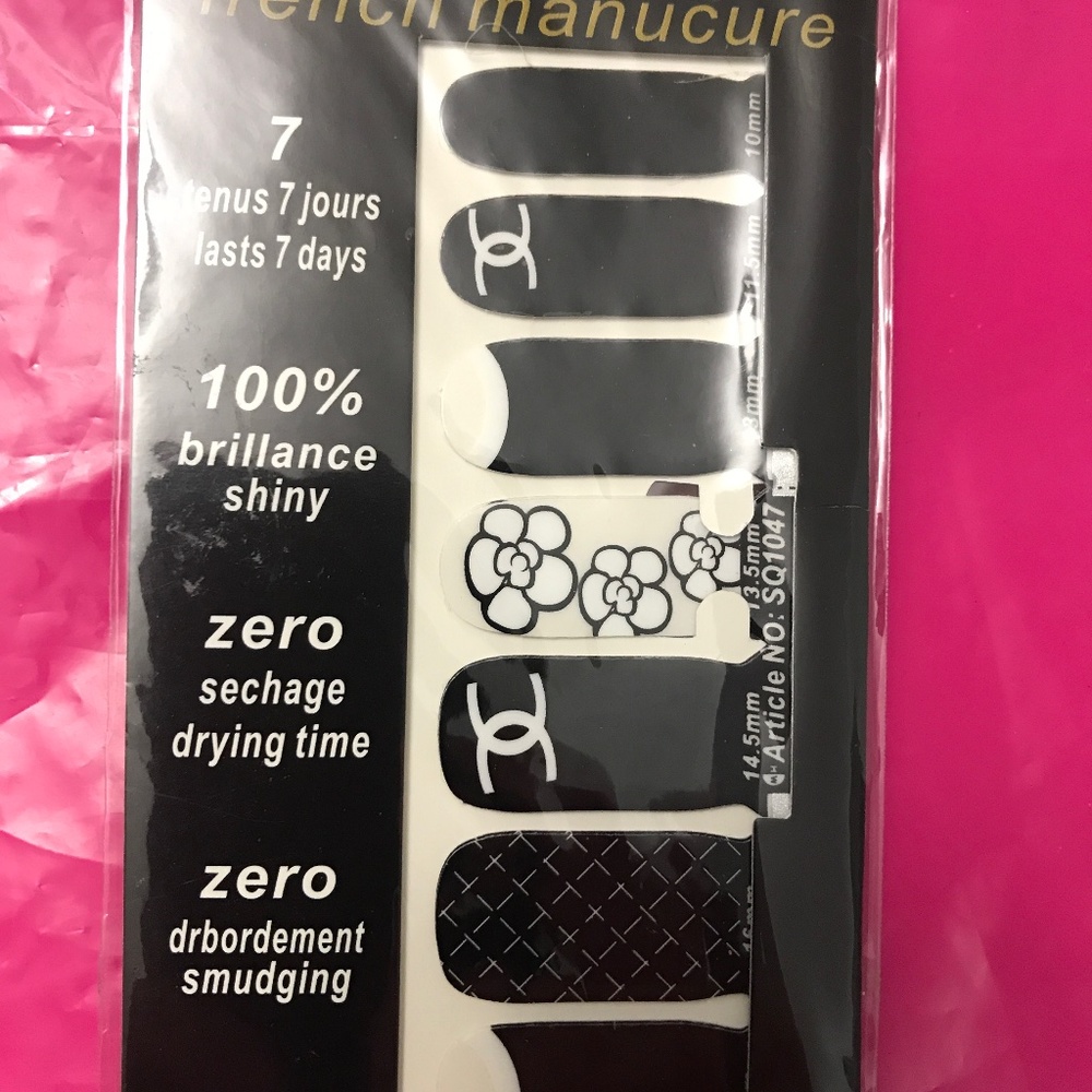 Nail polish stripo